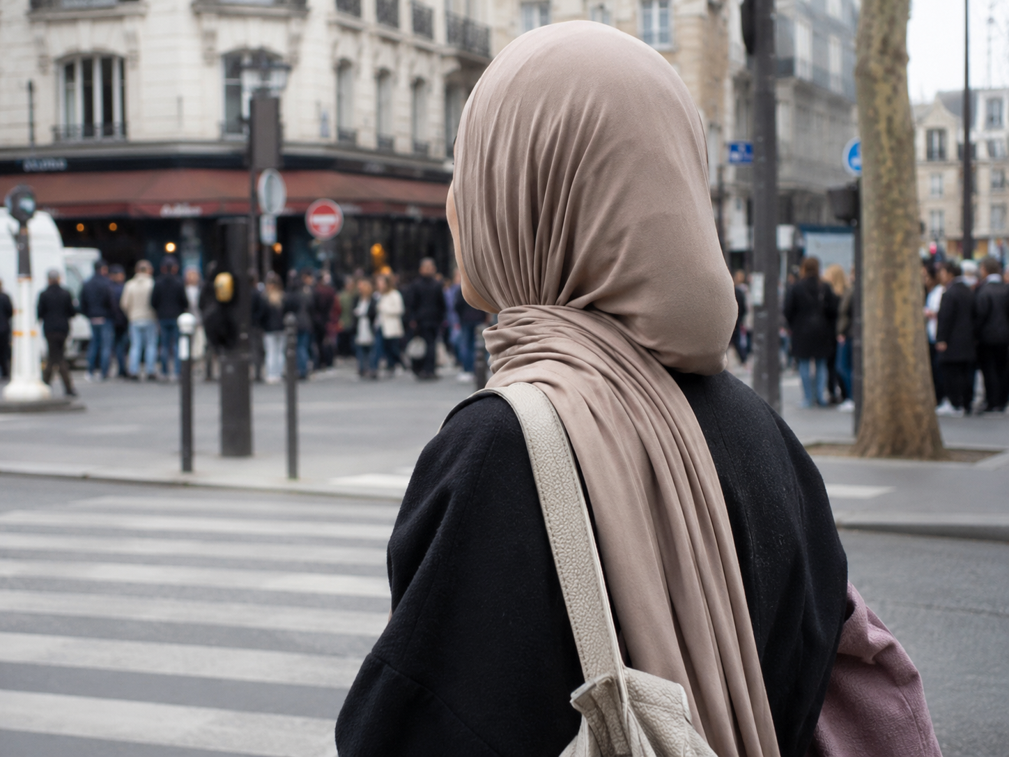 Le voile islamique, le Rassemblement national et le pi&egrave;ge identitaire
